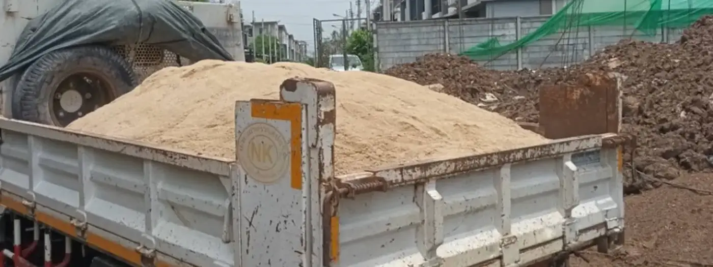 ทรายถมเต็มกระบะรถบรรทุก 6 ล้อ ตัวอย่างวัสดุถมแต่ละประเภท